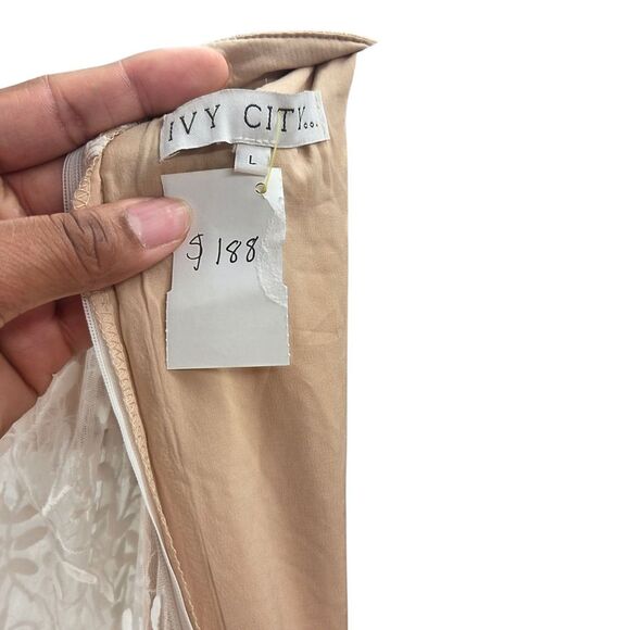 Ivy City Co Sicily Flutter Floral Lace Midi Dress - Picture 3 of 3